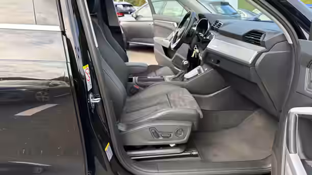 AUDI Q3 33 / 35