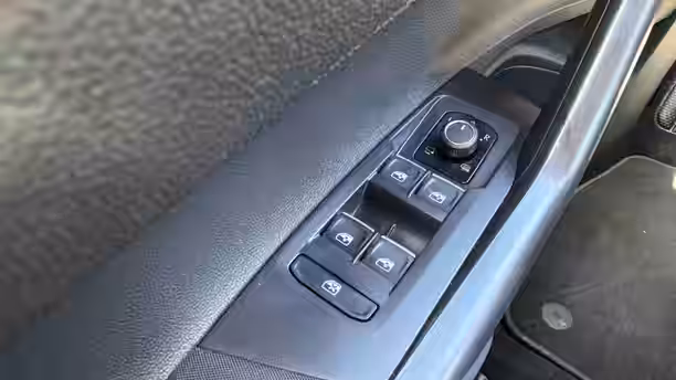 VOLKSWAGEN POLO 27 / 28
