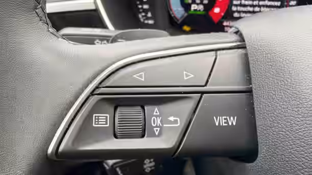 AUDI Q3 25 / 33