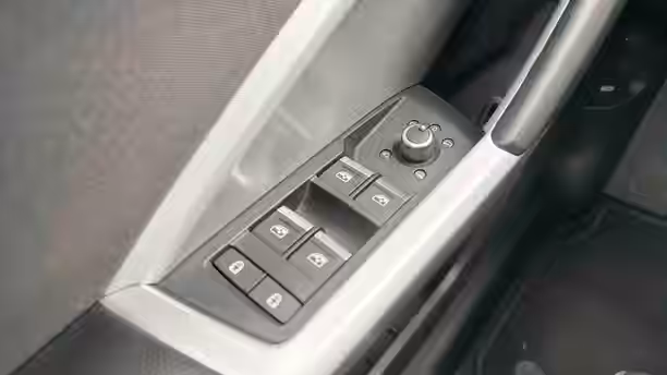 AUDI Q3 27 / 33