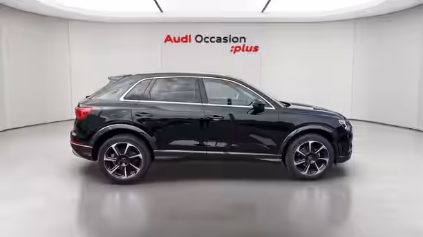 AUDI Q3 6 / 35