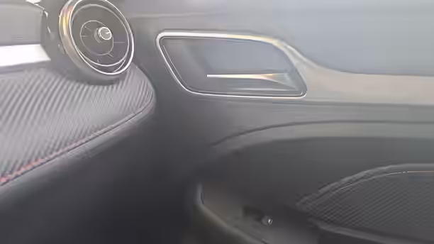 MG ZS ELECTRIQUE 18 / 21