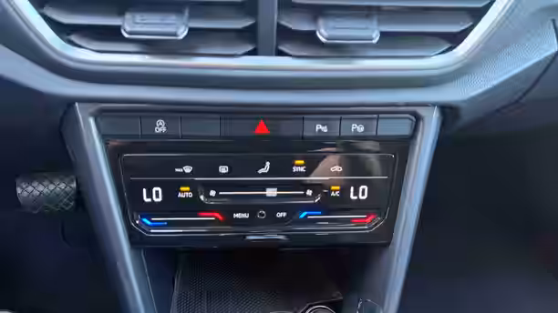 VOLKSWAGEN T-ROC 11 / 32