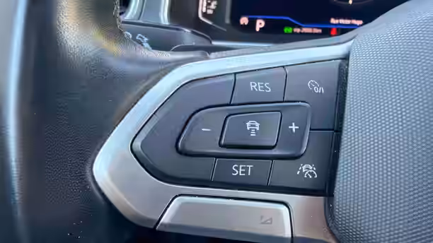 VOLKSWAGEN T-ROC 26 / 32
