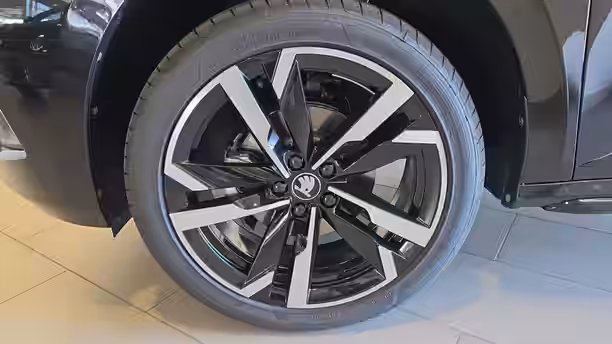 SKODA KAMIQ 14 / 23