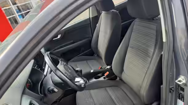 KIA STONIC 11 / 30