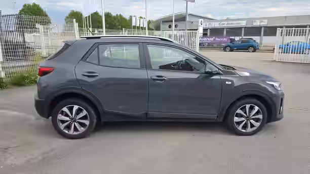 KIA STONIC 6 / 30