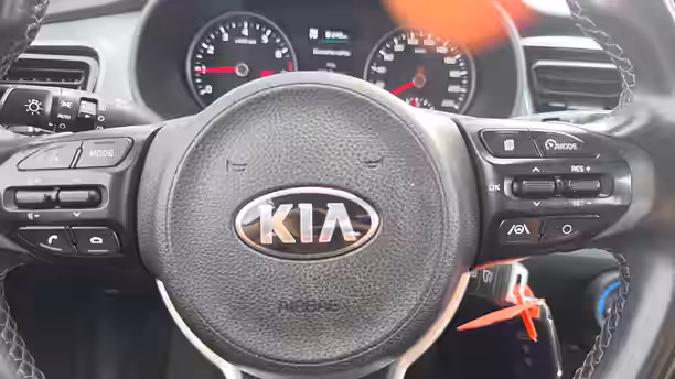 KIA STONIC 19 / 30