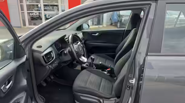 KIA STONIC 27 / 30