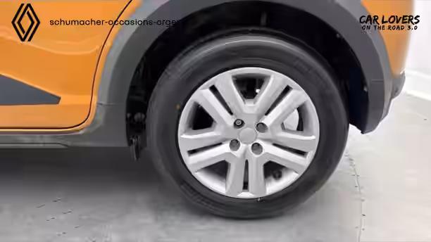 DACIA SANDERO 32 / 33