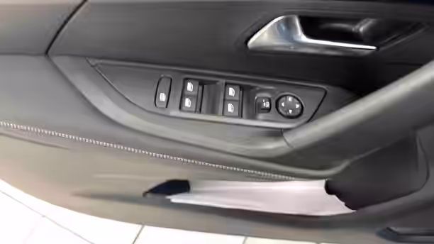 PEUGEOT 2008 17 / 43