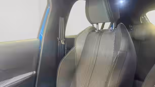 PEUGEOT 208 33 / 33