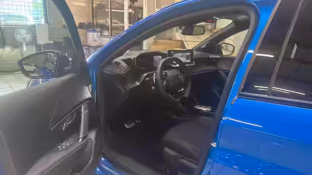 PEUGEOT 208 30 / 33