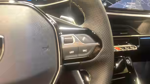 PEUGEOT 208 22 / 33