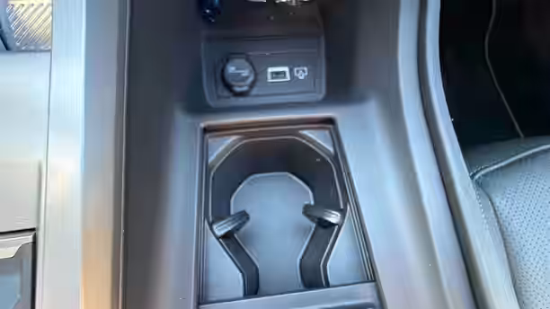 PEUGEOT 408 PHEV 30 / 41