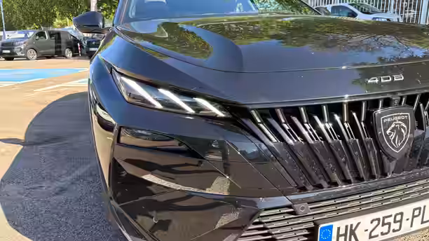 PEUGEOT 408 PHEV 33 / 41