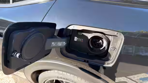 PEUGEOT 408 PHEV 23 / 41