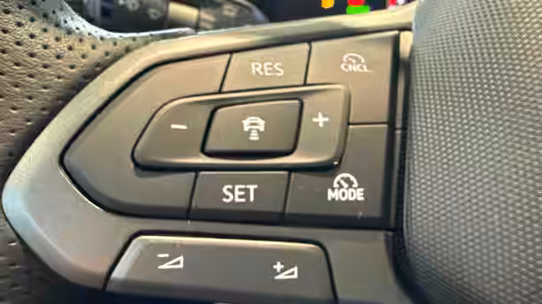 VOLKSWAGEN T-ROC 26 / 35