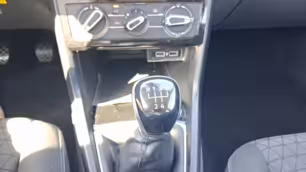 VOLKSWAGEN T-CROSS 22 / 52