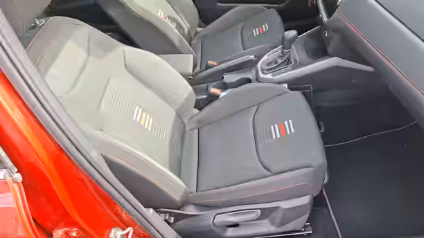 SEAT ARONA 21 / 33
