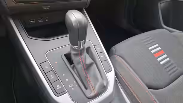 SEAT ARONA 23 / 33