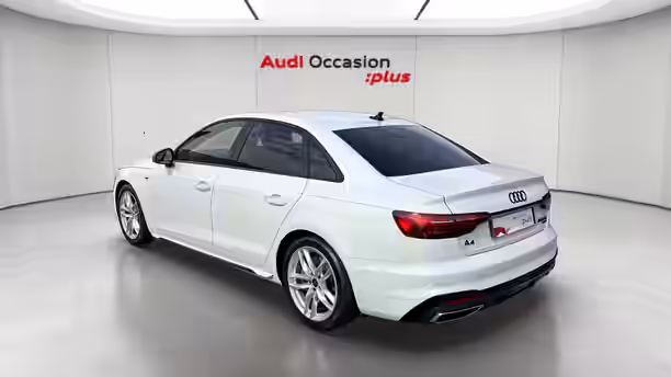 AUDI A4 3 / 32