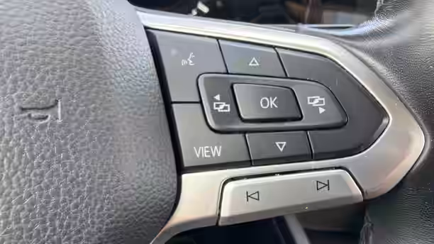 VOLKSWAGEN GOLF 30 / 34