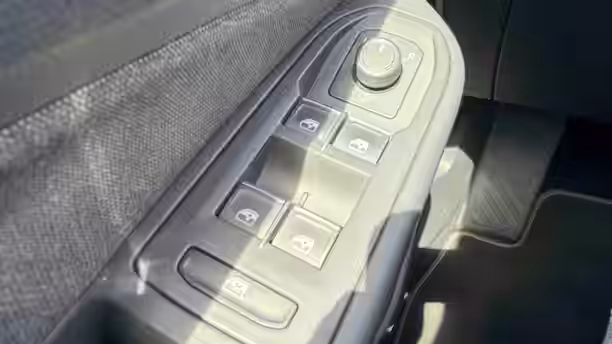 VOLKSWAGEN GOLF 32 / 34