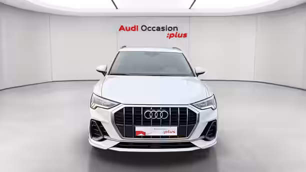AUDI Q3 8 / 32