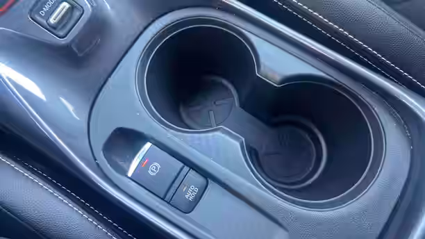 NISSAN JUKE 2021.5 16 / 27