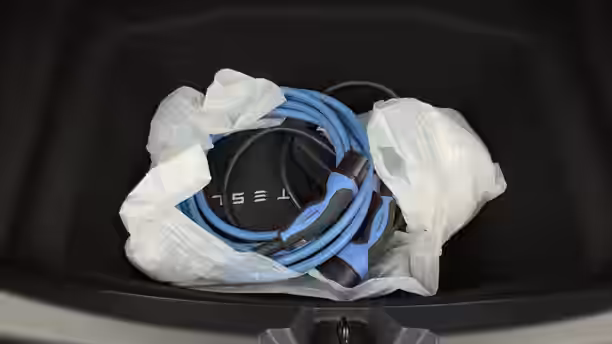 TESLA MODEL 3 35 / 39