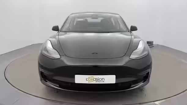 TESLA MODEL 3 8 / 39