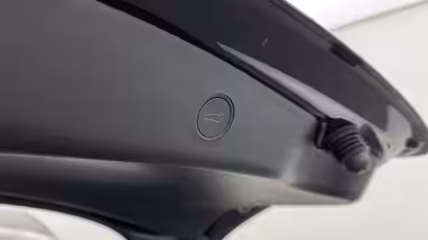TESLA MODEL 3 33 / 39