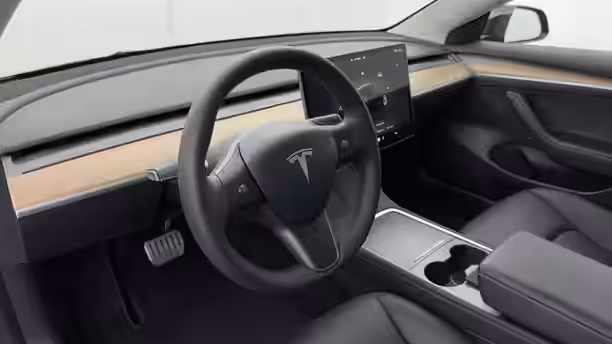 TESLA MODEL 3 10 / 39