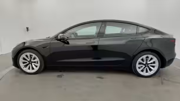 TESLA MODEL 3 2 / 39