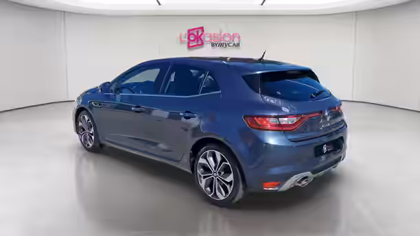 RENAULT MEGANE IV BERLINE 3 / 61