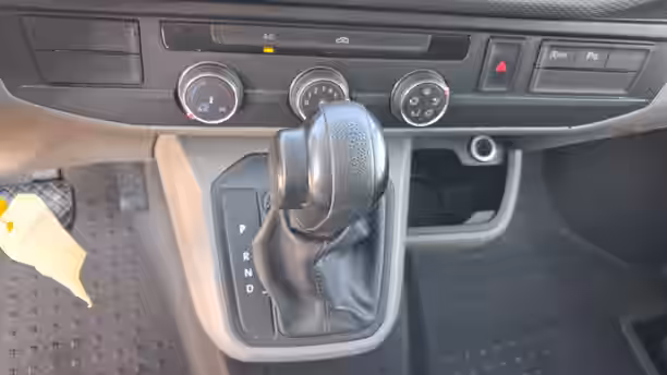 VOLKSWAGEN UTILITAIRES TRANSPORTER 6.1 VAN 25 / 54