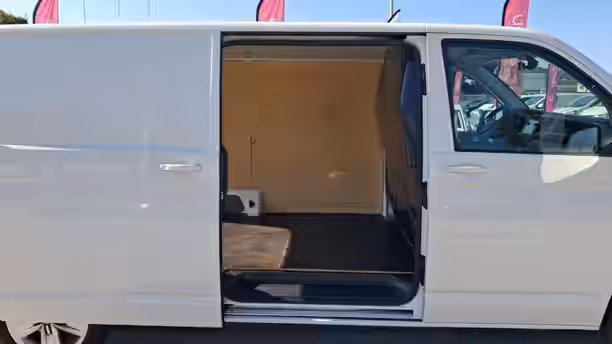 VOLKSWAGEN UTILITAIRES TRANSPORTER 6.1 VAN 18 / 54