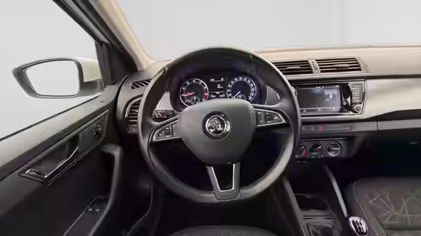 SKODA FABIA 10 / 28