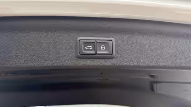 AUDI Q3 17 / 32