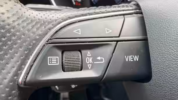 AUDI Q3 31 / 32
