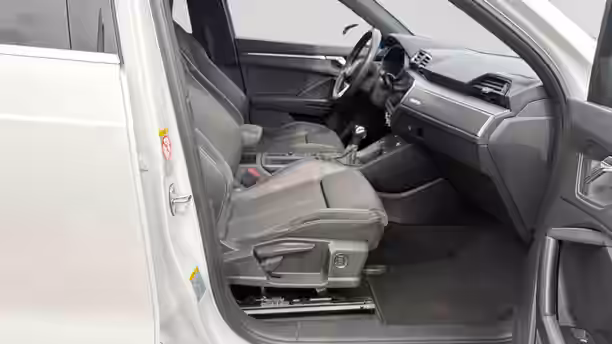 AUDI Q3 21 / 32