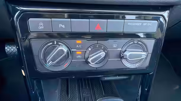 VOLKSWAGEN T-CROSS 11 / 32