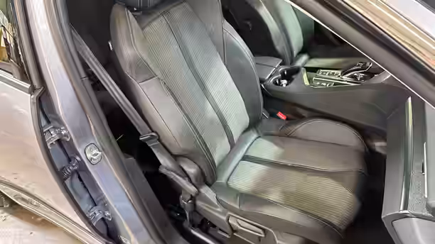 PEUGEOT 5008 33 / 35