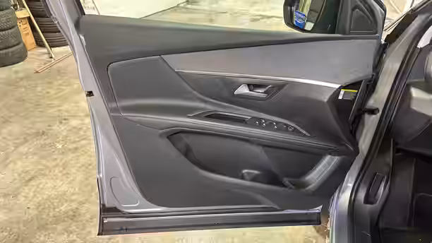PEUGEOT 5008 24 / 35