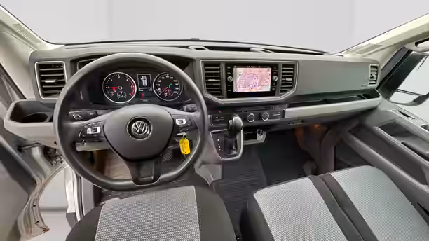 VOLKSWAGEN UTILITAIRES CRAFTER VAN 9 / 16