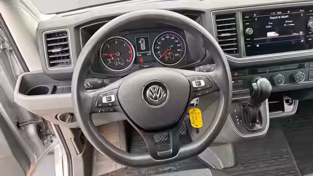VOLKSWAGEN UTILITAIRES CRAFTER VAN 10 / 16