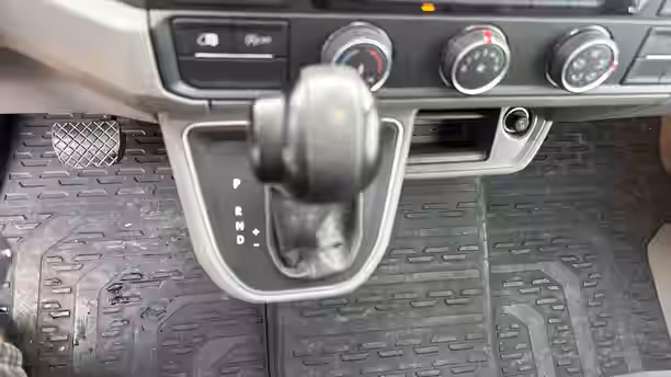 VOLKSWAGEN UTILITAIRES CRAFTER VAN 16 / 16