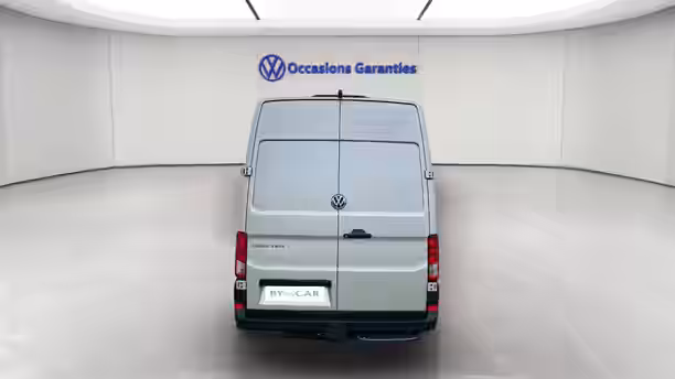 VOLKSWAGEN UTILITAIRES CRAFTER VAN 4 / 16
