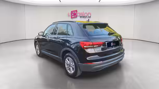 AUDI Q3 3 / 20